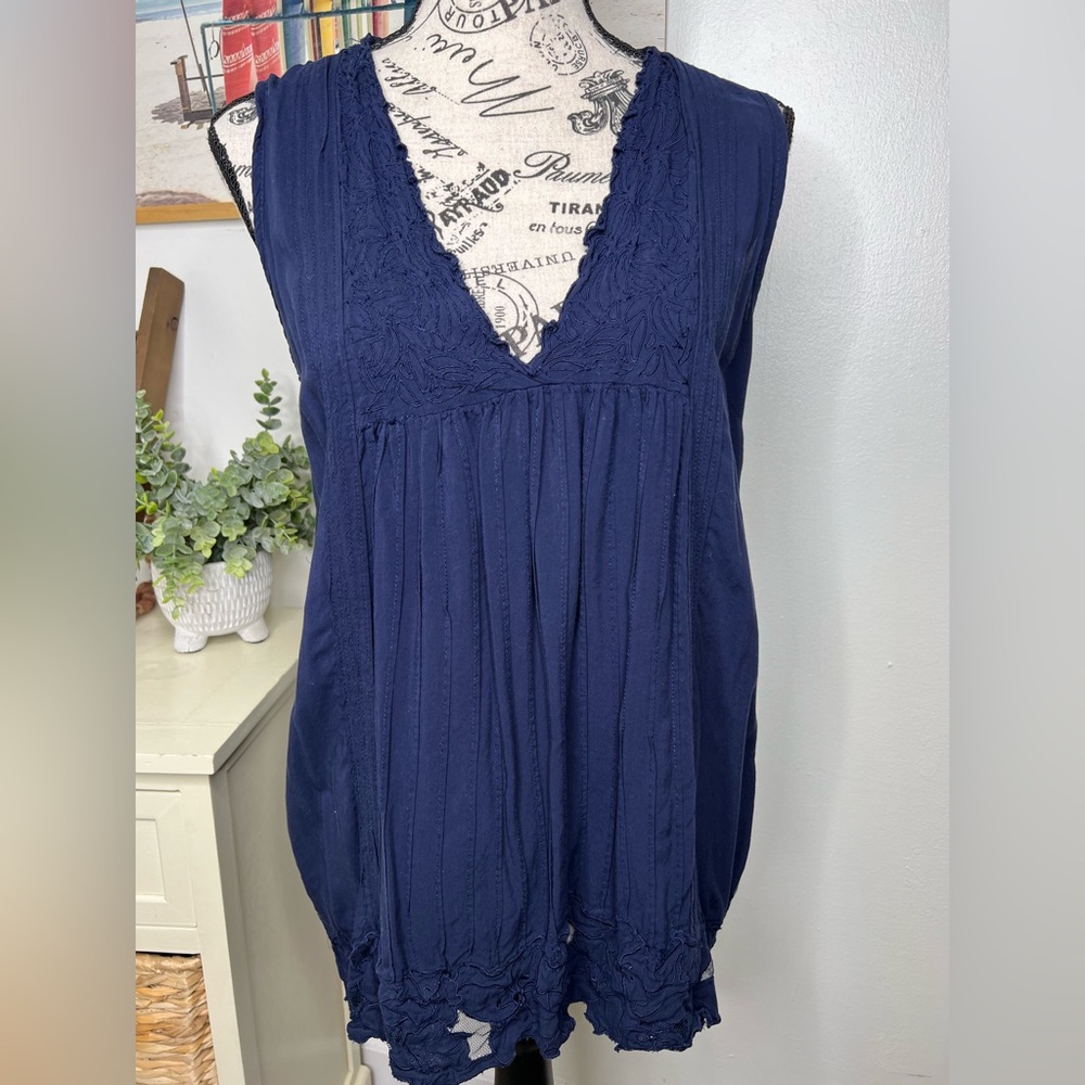 Love Stitch V-Neck Sleeveless Top